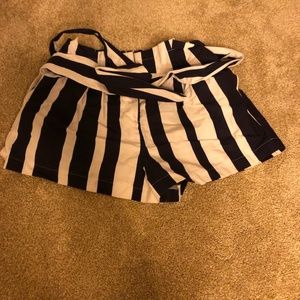 Medium Shorts NWOT